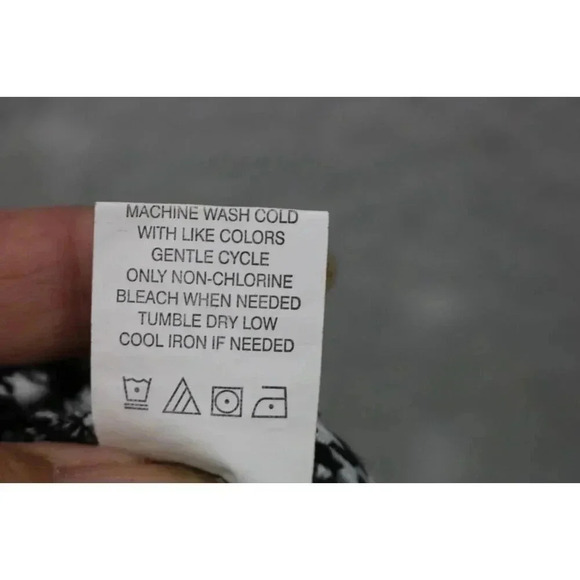 Love on a Hanger Houndstooth Mini Skirt-Size 3 - Picture 10 of 10